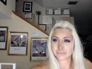 adrianna_fox bongacams