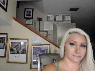 adrianna_fox bongacams