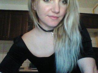 BlondeDoll22 bongacams