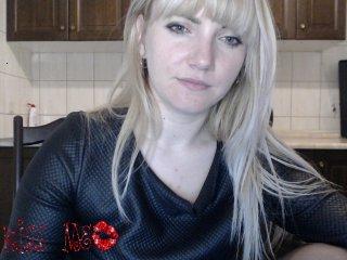 BlondeDoll22 bongacams