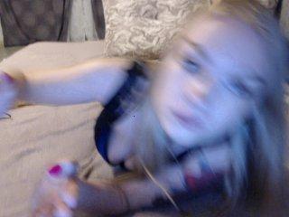 blondbigtits bongacams