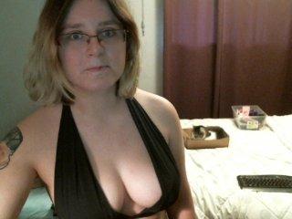 CheekyGeek bongacams