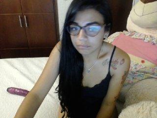 Daniksexy28 bongacams