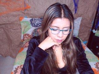 Emily-Evans- bongacams