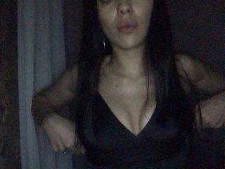 Emirindeqa24 bongacams