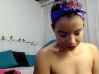 ivyQueen21 bongacams