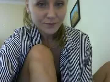 ladycrankxi chaturbate