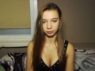 LucySuperGirl bongacams