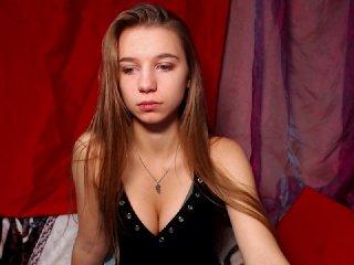 LucySuperGirl bongacams