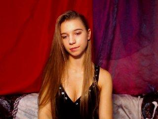 LucySuperGirl bongacams