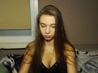 LucySuperGirl bongacams