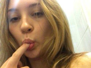 MellyJuice bongacams